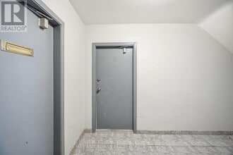 2320 Hixon St in Oakville, ON - Building Photo - Building Photo