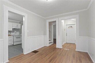 393 Huntington St in New Haven, CT - Building Photo - Building Photo