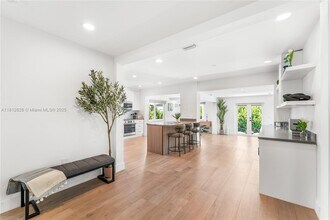 3291 SW 16th Ln in Miami, FL - Building Photo - Building Photo