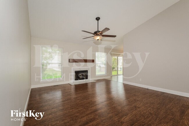 3249 Silvertrail Ct in St. Charles, MO - Foto de edificio - Building Photo