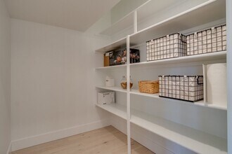 1118 SW Dottie Ct in Troutdale, OR - Foto de edificio - Building Photo