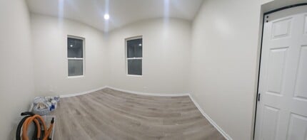 639 Algona Ave, Unit 1002 in Elgin, IL - Building Photo - Building Photo