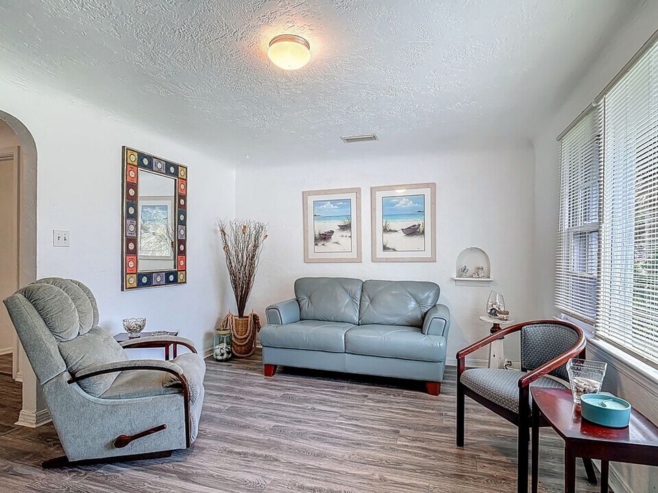 137 S Franklin St in Daytona Beach, FL - Building Photo