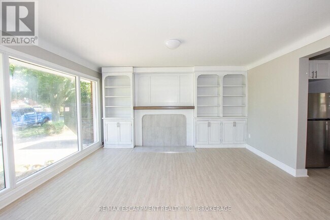 21 Brisbane Glen in St Catharines, ON - Building Photo - Building Photo