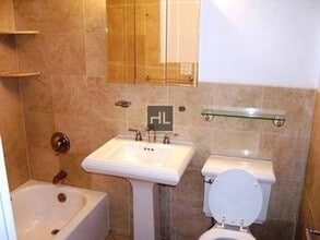 279 E 10th St in New York, NY - Building Photo - Building Photo