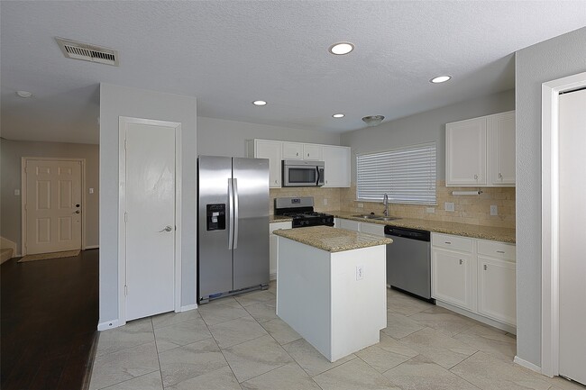 property at 6315 Settlers Square Ln