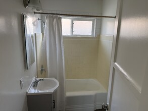 2438 E Washington Blvd, Unit 2438 in Pasadena, CA - Foto de edificio - Building Photo