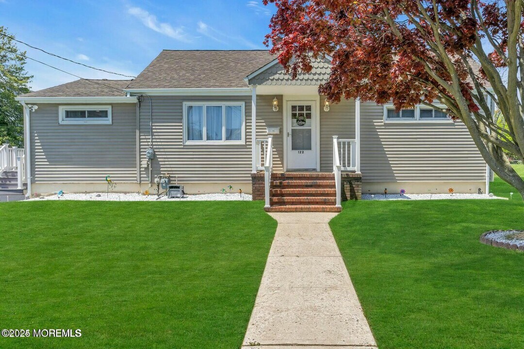 122 Hulick Pl in Long Branch, NJ - Building Photo