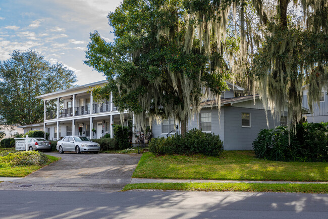 Colonial Arms in Lakeland, FL - Building Photo - Building Photo