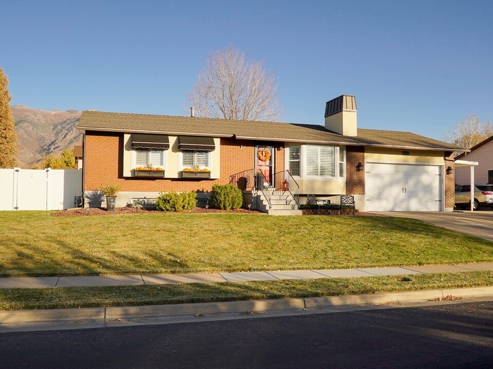 1330 Kimberly Dr in Layton, UT - Building Photo