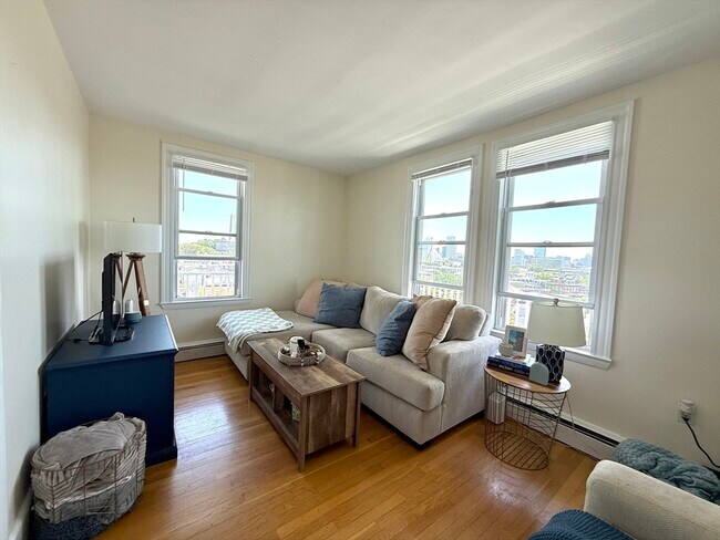 276 Bunker Hill St in Boston, MA - Building Photo - Building Photo
