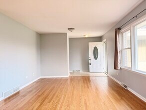 724 Burning Tree Ln in Naperville, IL - Building Photo - Building Photo