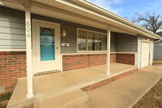 804 NW 8 St in Bentonville, AR - Foto de edificio - Building Photo