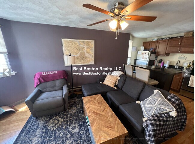 217 Holland St, Unit 2B in Somerville, MA - Building Photo - Building Photo