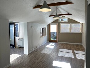 848 3rd St, Unit B in Santa Rosa, CA - Foto de edificio - Building Photo
