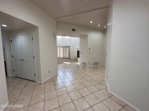 8435 N Hanks Pl in Tucson, AZ - Building Photo - Building Photo