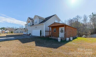 110 Mendover Dr in Jacksonville, NC - Foto de edificio - Building Photo