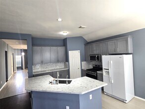 15523 Clear Valley Dr in Houston, TX - Building Photo - Building Photo