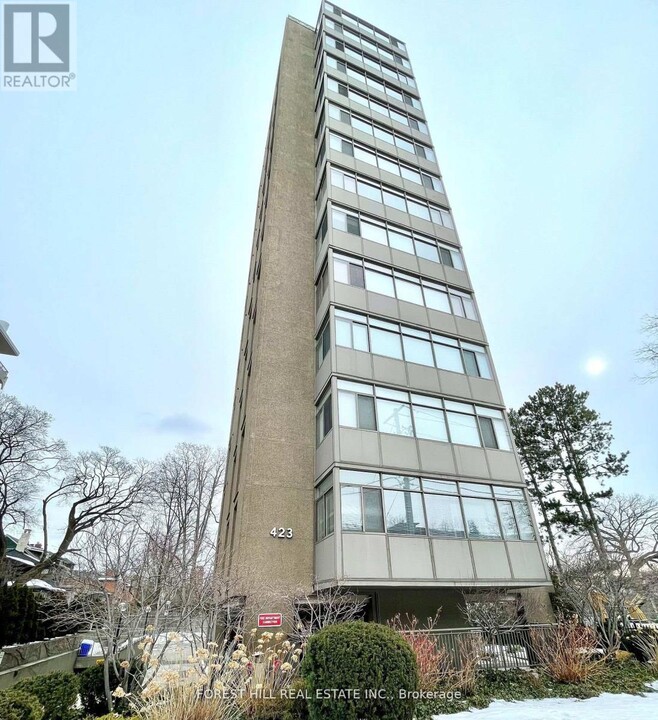 423-423 Avenue Rd in Toronto, ON - Building Photo
