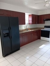 5849 Crestmont St, Unit A in Clearwater, FL - Foto de edificio - Building Photo