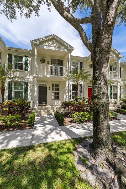 108 Courtenay Ct in Jupiter, FL - Foto de edificio