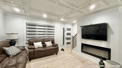 32 Dromore Cres in Toronto, ON - Building Photo - Building Photo