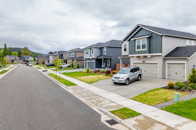 Belfair Street in Orting, WA - Foto de edificio - Building Photo