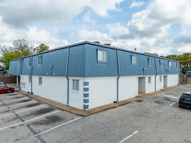 Manor Flats in Austin, TX - Building Photo - Building Photo