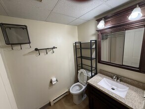 181 Main St, Unit 109 in Whitesboro, NY - Foto de edificio - Building Photo