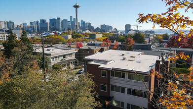 Vali Loa Apartments in Seattle, WA - Building Photo - Building Photo