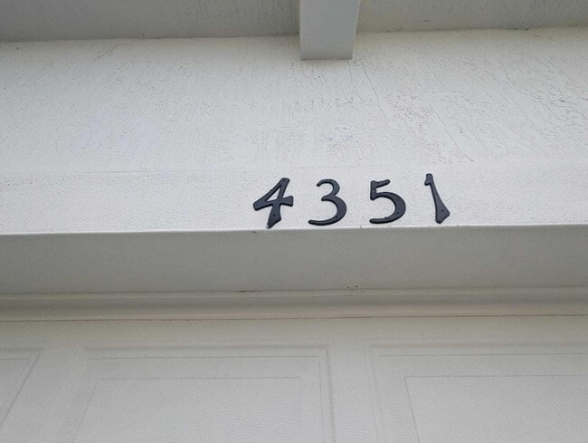 4351 Pond Lily Ln in Greenacres, FL - Foto de edificio - Building Photo