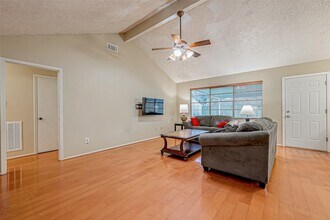 2122 Heritage Colony Dr in Friendswood, TX - Foto de edificio - Building Photo