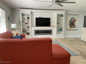 4587 Flamingo Dr in Naples, FL - Building Photo