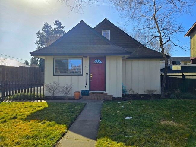 421 NE Seward Ave in Bend, OR - Building Photo - Building Photo