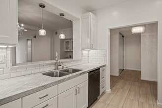 930 N Doheny Dr in West Hollywood, CA - Building Photo - Building Photo