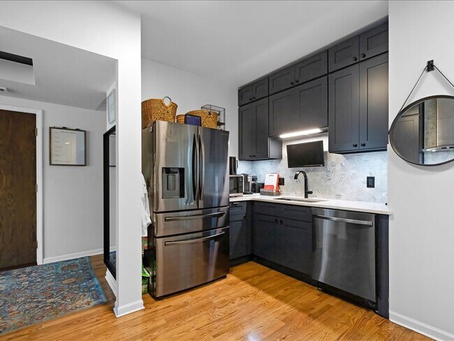 4615 N Beacon St, Unit 3 in Chicago, IL - Building Photo - Building Photo
