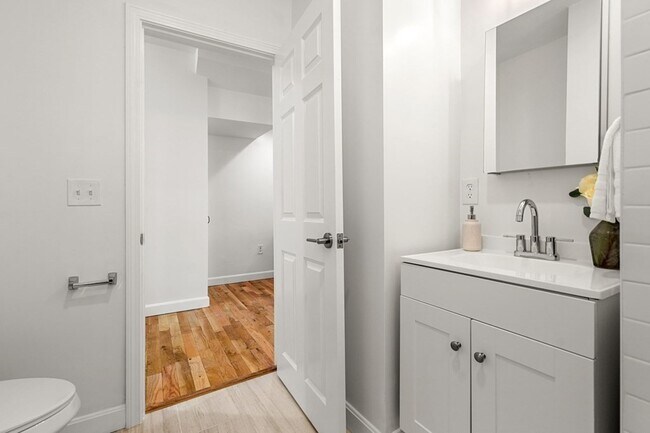 29 Clarence St, Unit 1 in Boston, MA - Building Photo - Building Photo