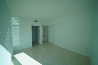 9066 SW 73rd Ct, Unit 1701 in Miami, FL - Foto de edificio - Building Photo