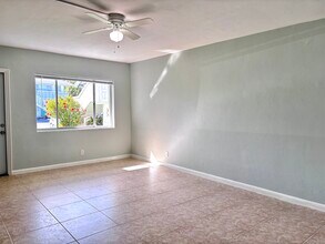 1950 Lake Osborne Dr, Unit #3 in Lake Worth Beach, FL - Building Photo - Building Photo