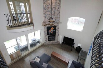 5235 Willis Ave in Dallas, TX - Foto de edificio - Building Photo