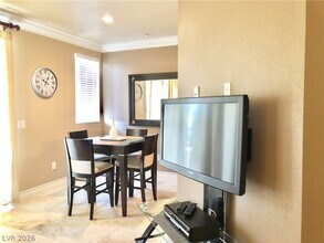 270 E Flamingo Rd, Unit 120 in Las Vegas, NV - Foto de edificio - Building Photo