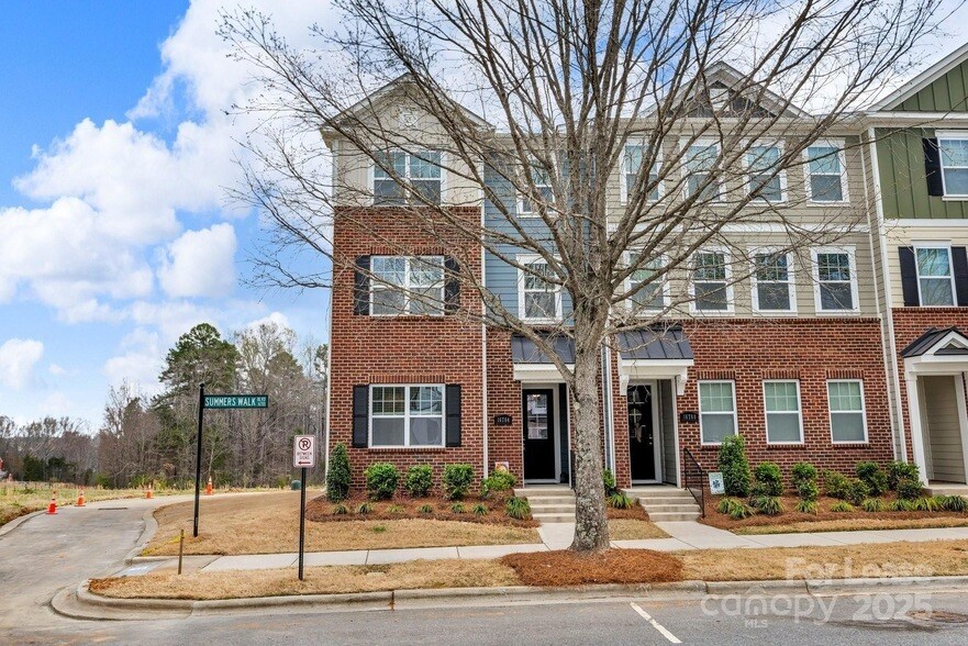 16764 Summers Walk Blvd in Davidson, NC - Building Photo