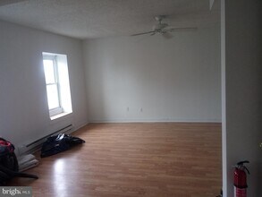 10 S Main St-Unit -B in Smyrna, DE - Foto de edificio - Building Photo