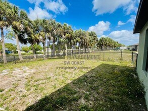 443 Shadow Lakes Dr in Lehigh Acres, FL - Building Photo - Building Photo