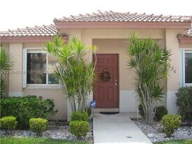 606 NW 208th Way in Pembroke Pines, FL - Building Photo