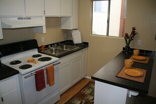 24 W University Ave in San Diego, CA - Building Photo