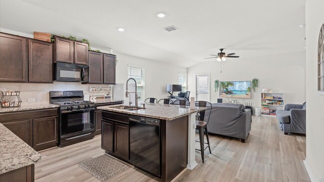 8213 Soothing Crk in Converse, TX - Building Photo - Building Photo