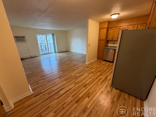 79 Sutherland Rd, Unit 12 in Boston, MA - Foto de edificio - Building Photo