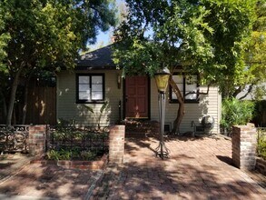 4822 Grand Ave in La Cañada Flintridge, CA - Building Photo - Building Photo