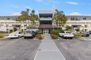 5279 Isla Key Blvd S, Unit 413 in St. Petersburg, FL - Building Photo
